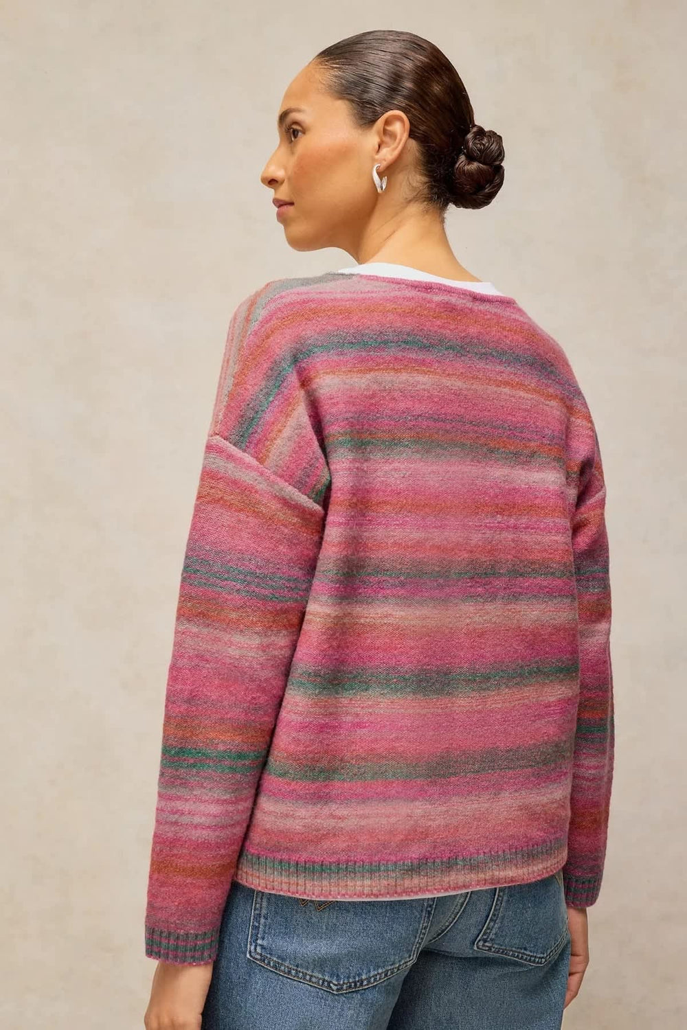 Chandail en tricot à rayures multicolores vue de face pour femme White Stuff