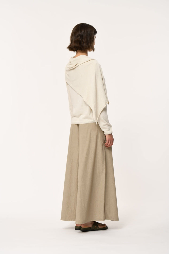 Side view of a lightweight women&