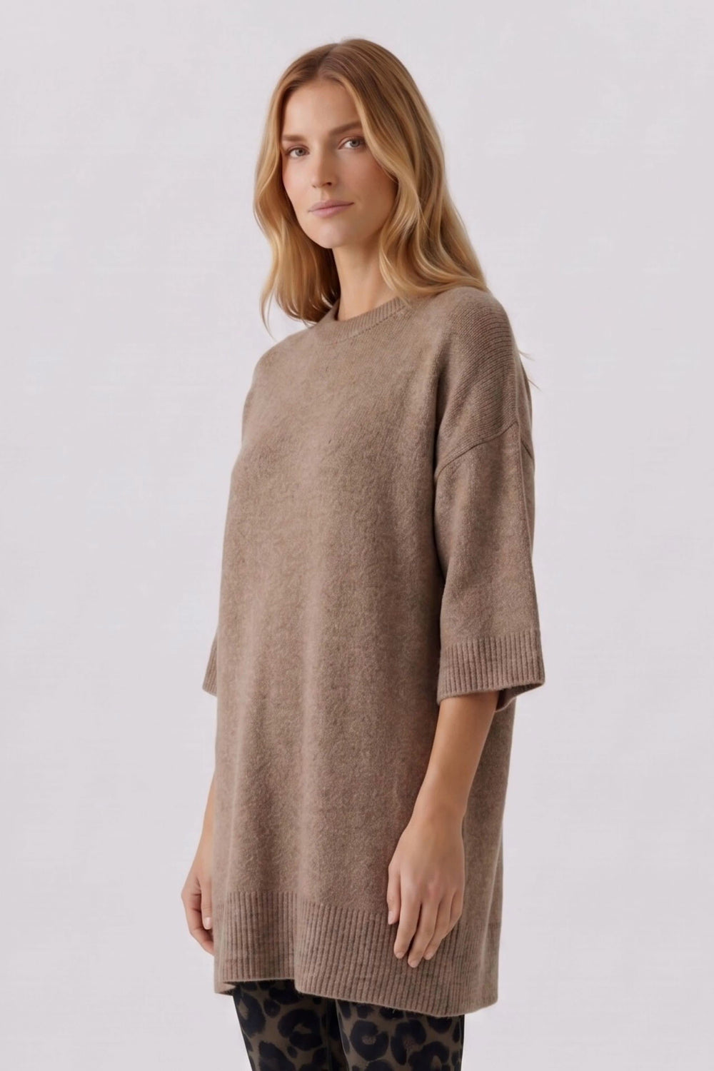 Front view of the long wool sweater Oui for women in beige with a turtleneck - Valérie Simon