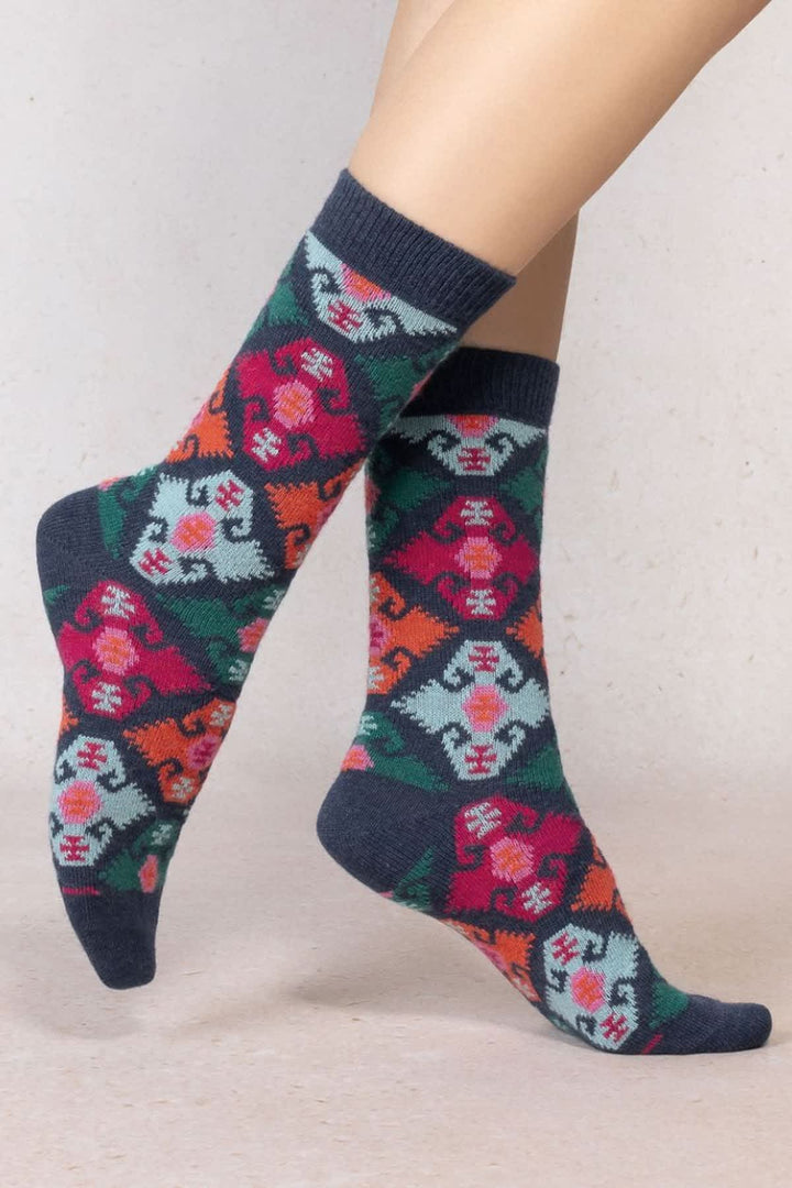 Chaussettes en laine et cachemire à motif tapisserie vue de face pour femme Bleuforêt