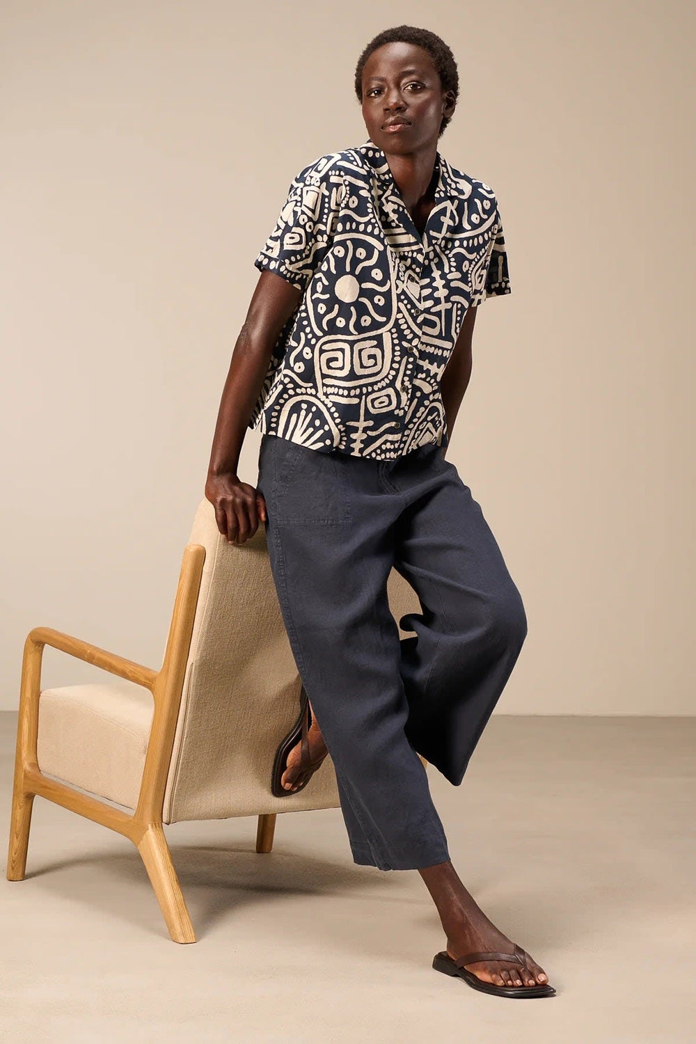 Front view of the Nile women's printed shirt with a classic collar in blue and yellow - Valérie Simon