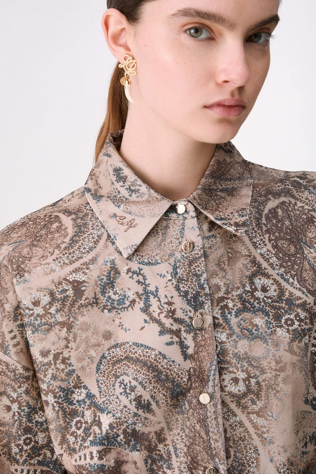 Chemise imprimée à motif cachemire vue de face pour femme liujo