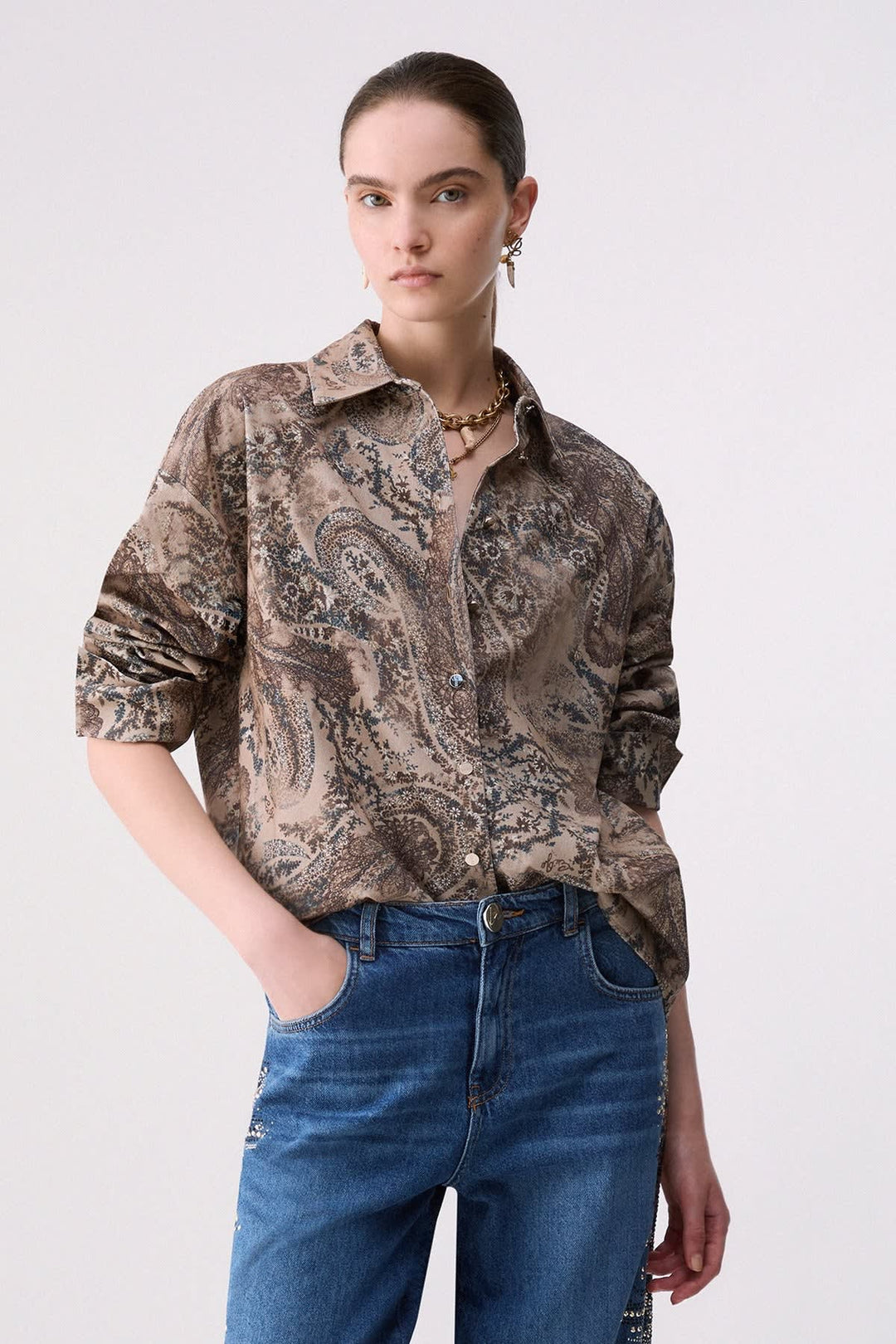 Chemise imprimée à motif cachemire vue de face pour femme liujo