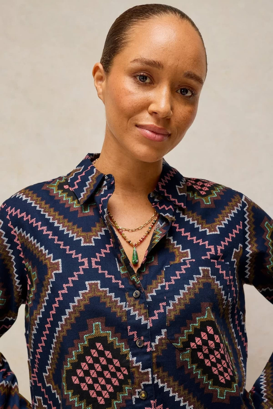Chemise Libby à imprimé géométrique vue de face pour femme White Stuff