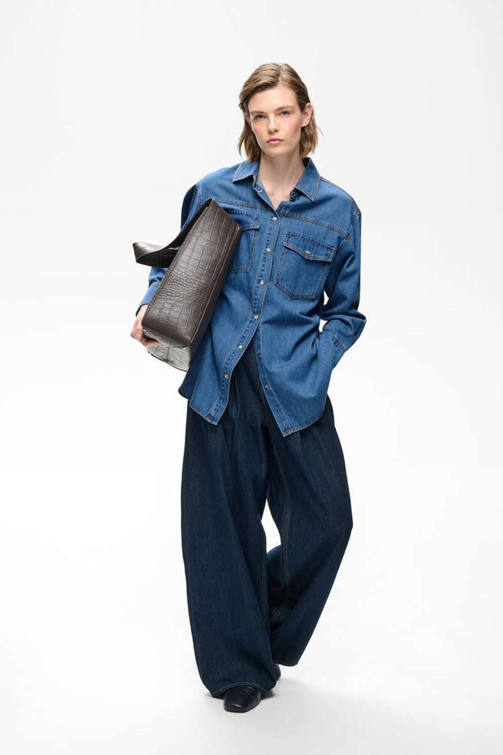Front view of blue long denim shirt Inwear with classic collar - Valérie Simon