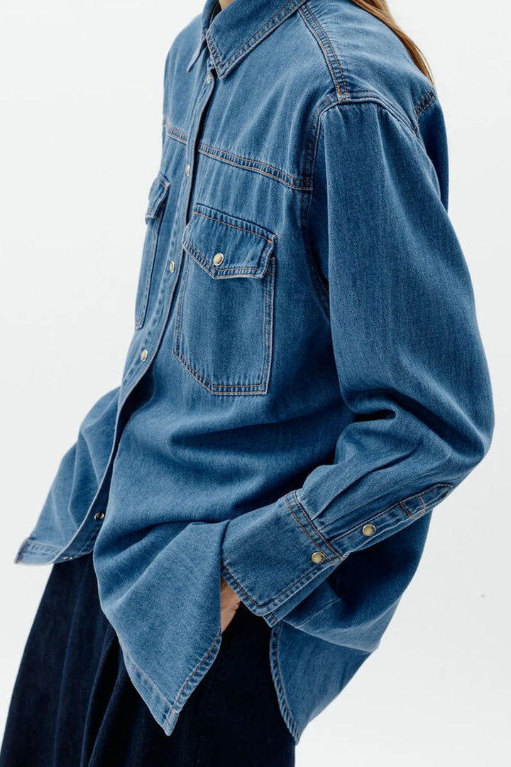 Back view of blue women&