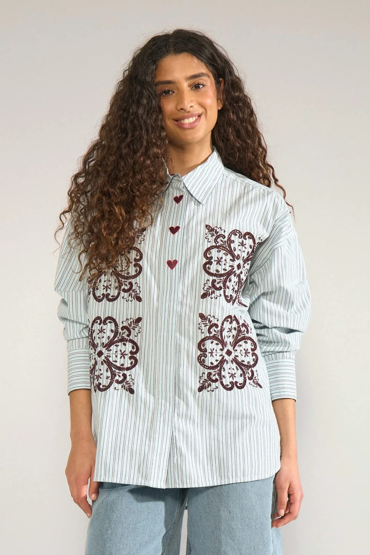 Chemise rayée avec broderies pour femme Numph