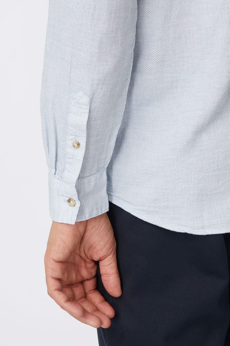 Vue de devant chemise sport texturée Tom Tailor pour homme grise avec motif discret - Valérie Simon