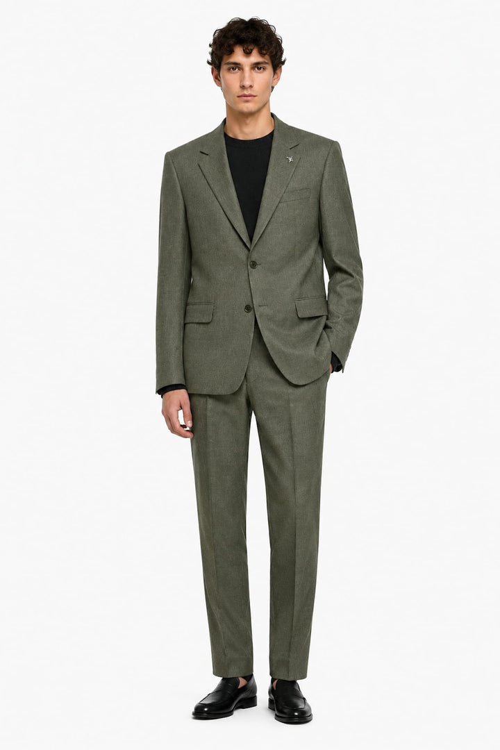 Full-length side view of the textured Lief Horsens men&