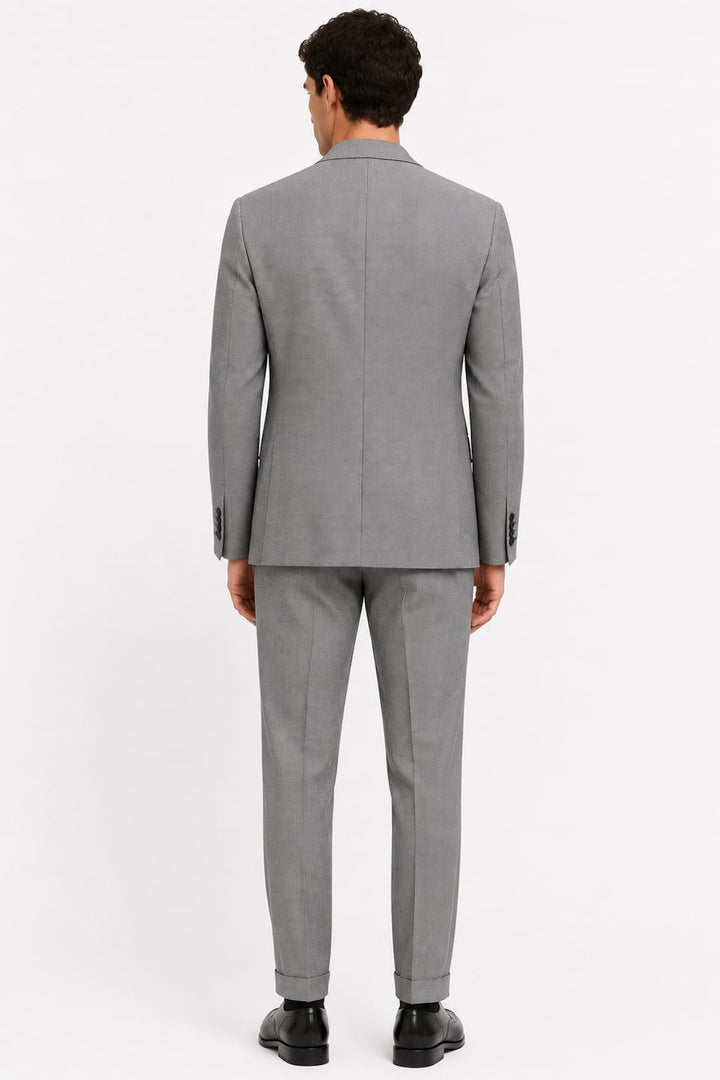 Full-length side view of the textured Lief Horsens men&
