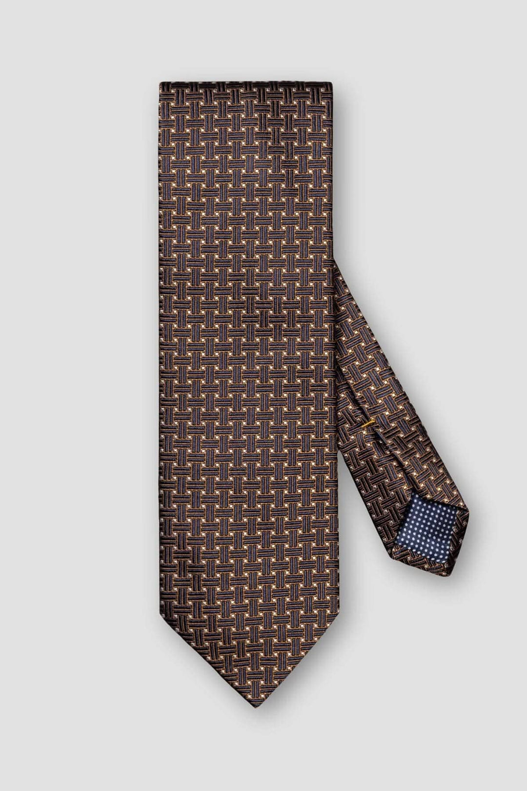 Cravate en soie Eton au motif tressé complexe, nuances de bleu marine, doré et blanc pour homme élégant.