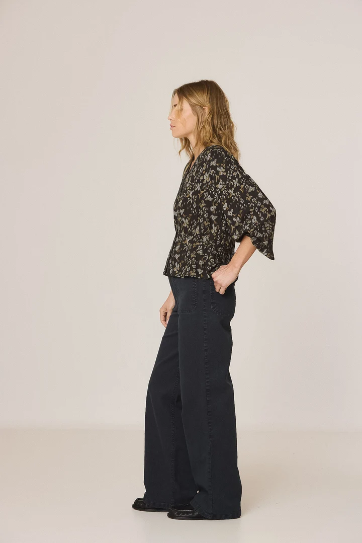 Blouse fleurie à encolure en V