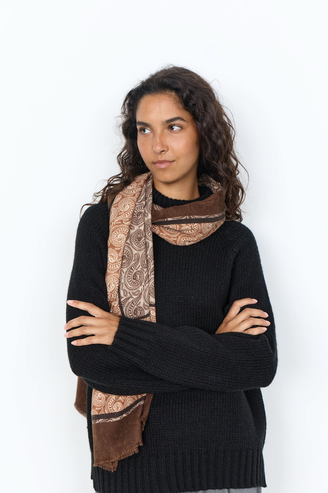 Hosna paisley-pattern scarf 