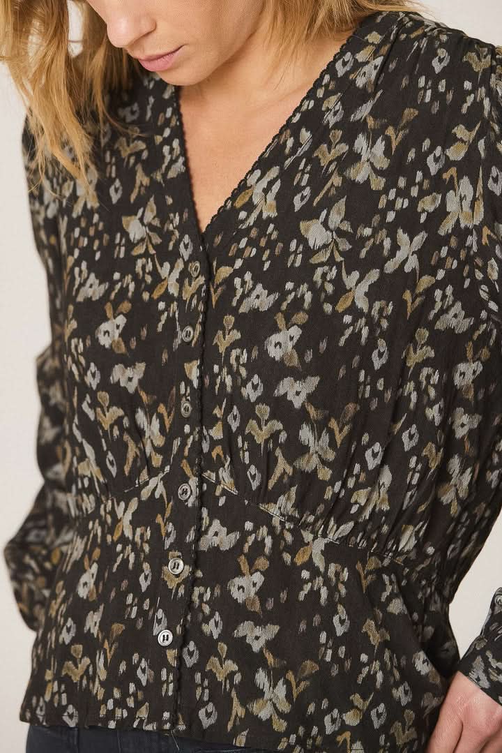 Blouse fleurie à encolure en V