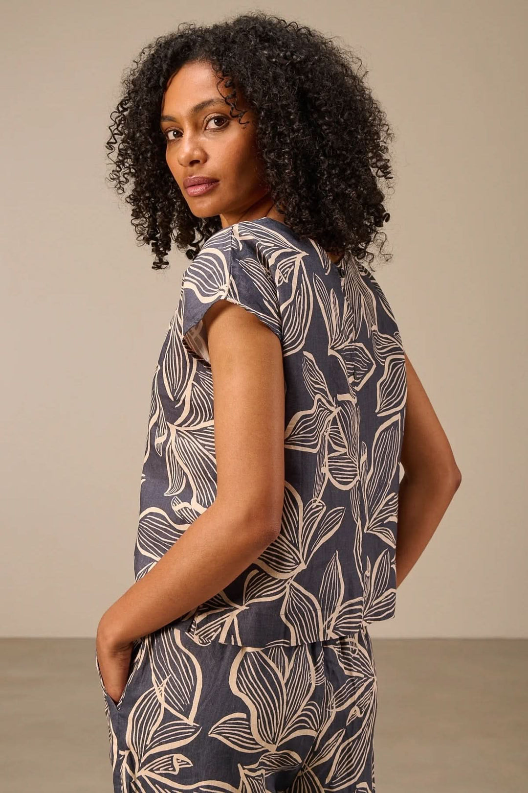 Short-sleeved printed blouse