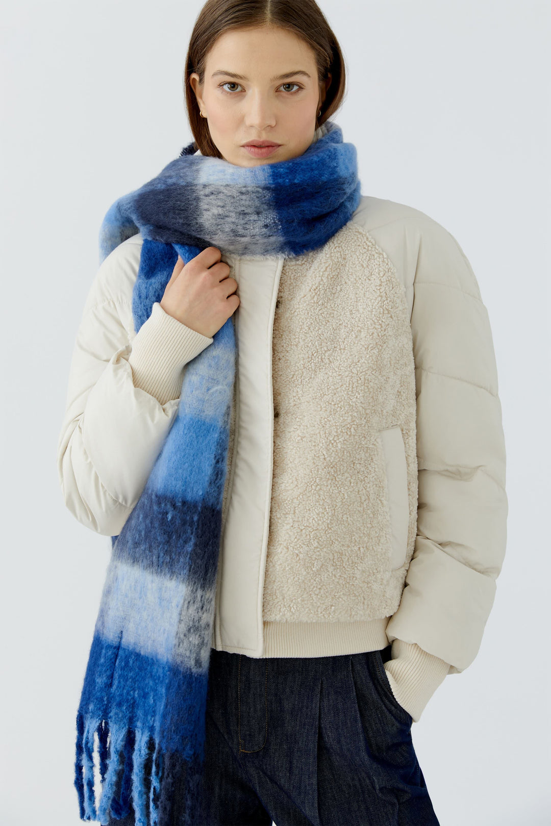 Foulard à carreaux avec franges vue de face pour femme Oui