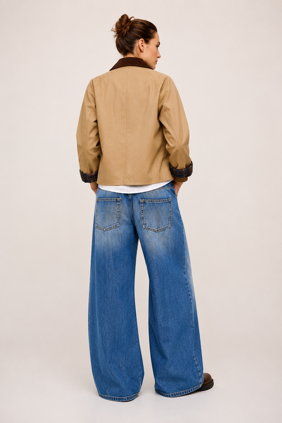 Wide-leg jeans with a tone-on-tone pattern 