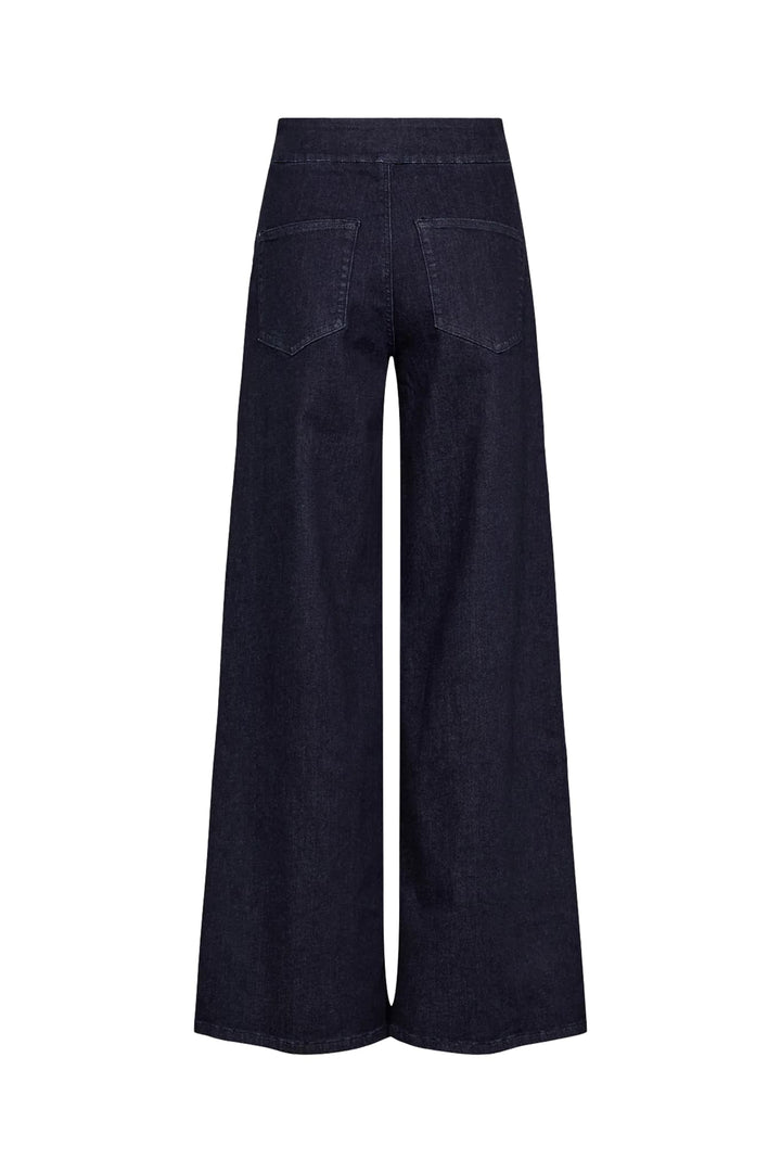 Front view of Numph women&
