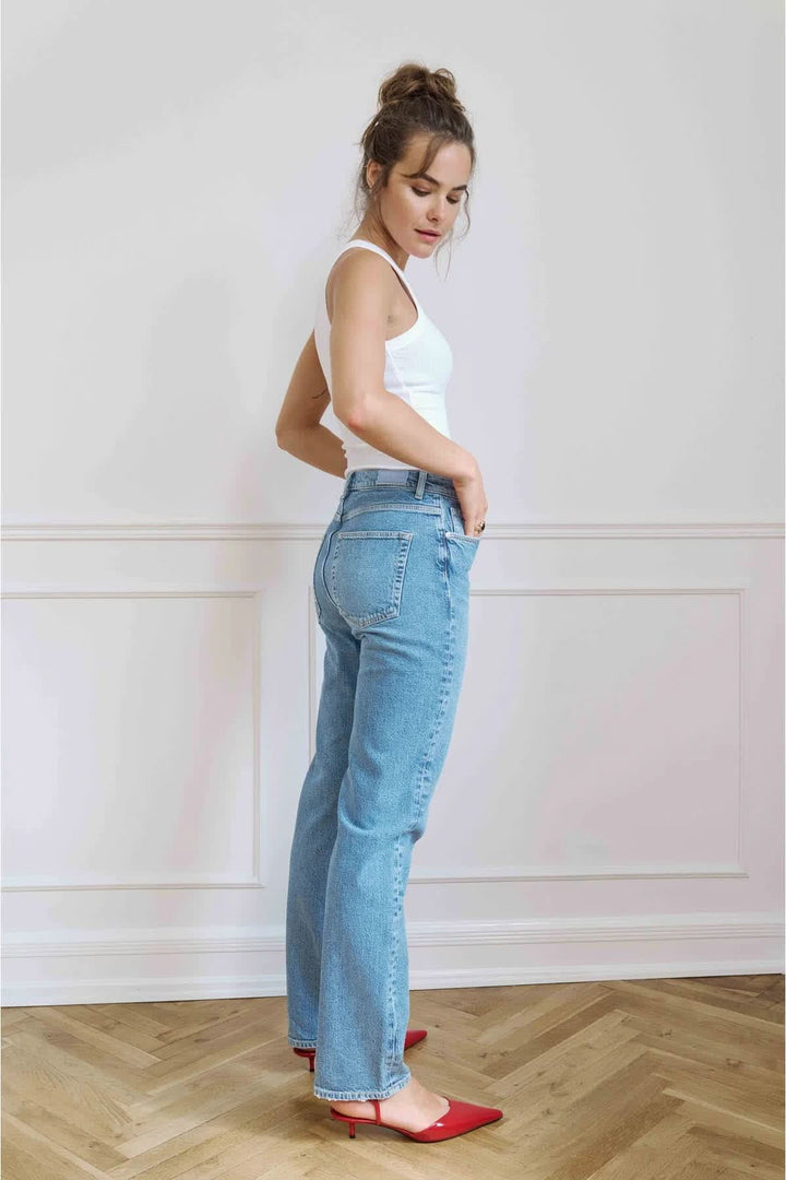 Jean droit à taille haute vue de face pour femme Numph