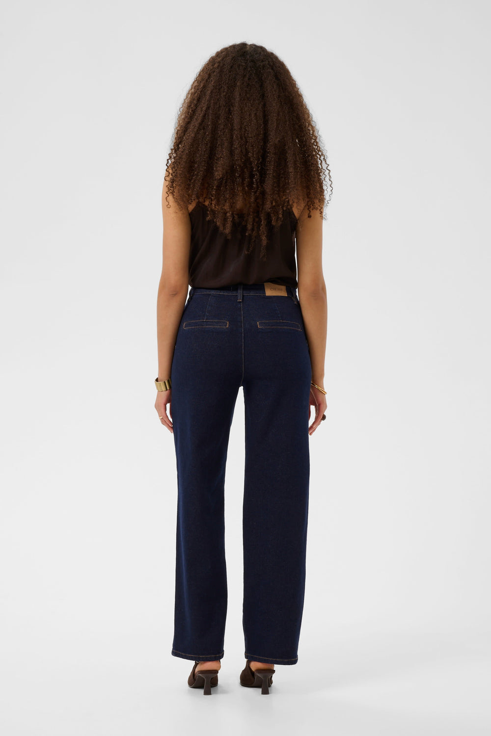 Vue côté jean droit en denim bleu pour femme Cream - Valérie Simon