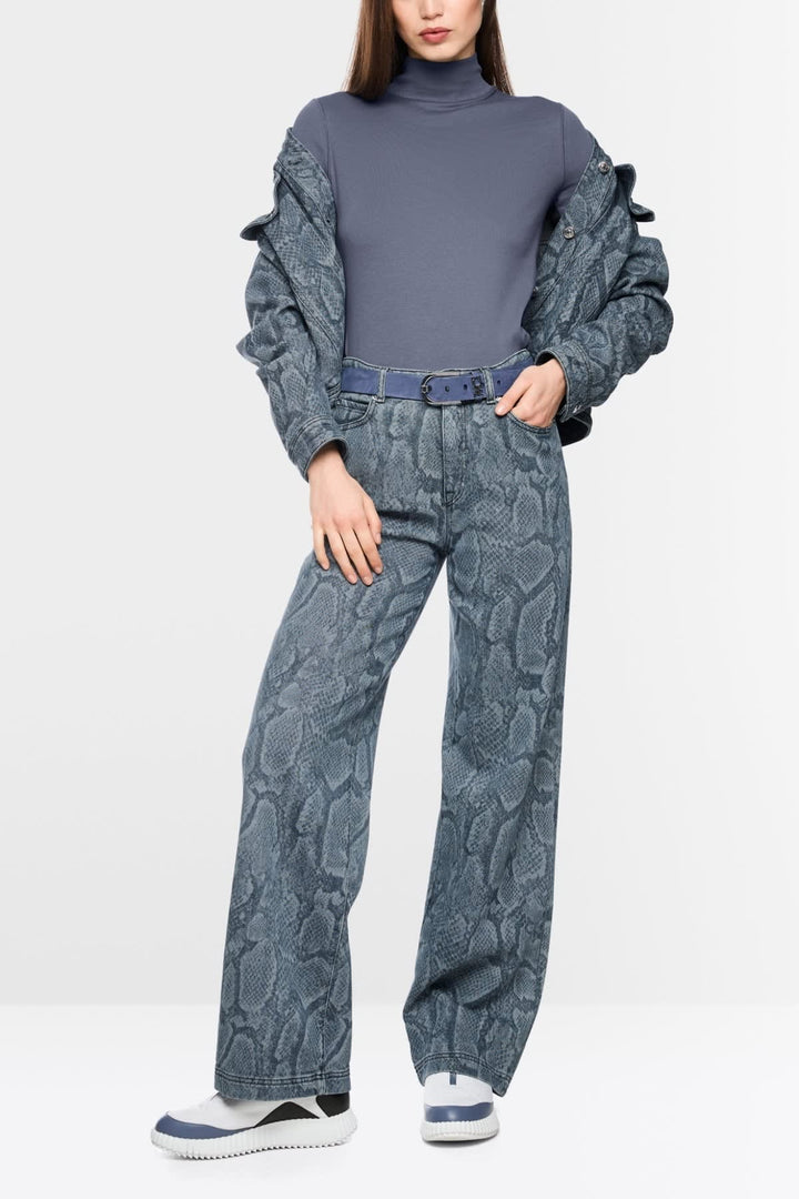 Vue latérale jean bleu Marc Cain pour femme avec coutures distinctives - Valérie Simon