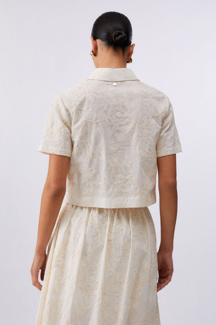 Short-sleeved embroidered shirt