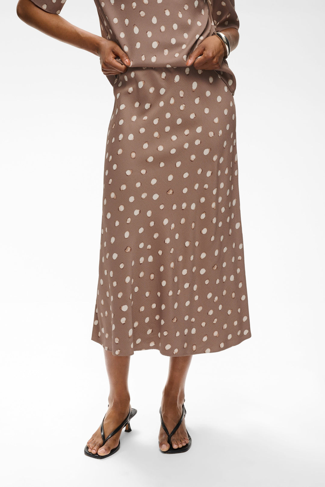 Front view of a multicolored women&
