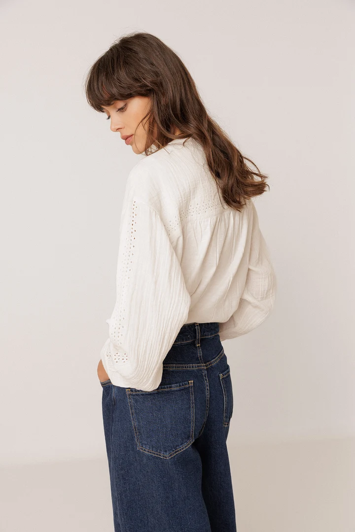 Blouse ajourée à manches longues