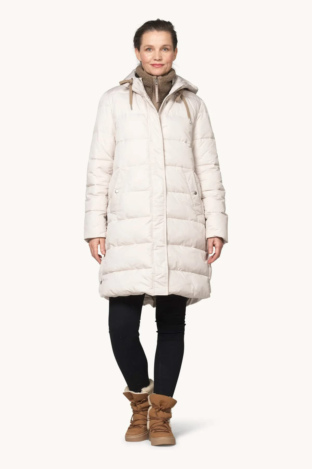 Manteau d’hiver long matelassé à capuchon vue de face pour femme Ilse Jacobsen