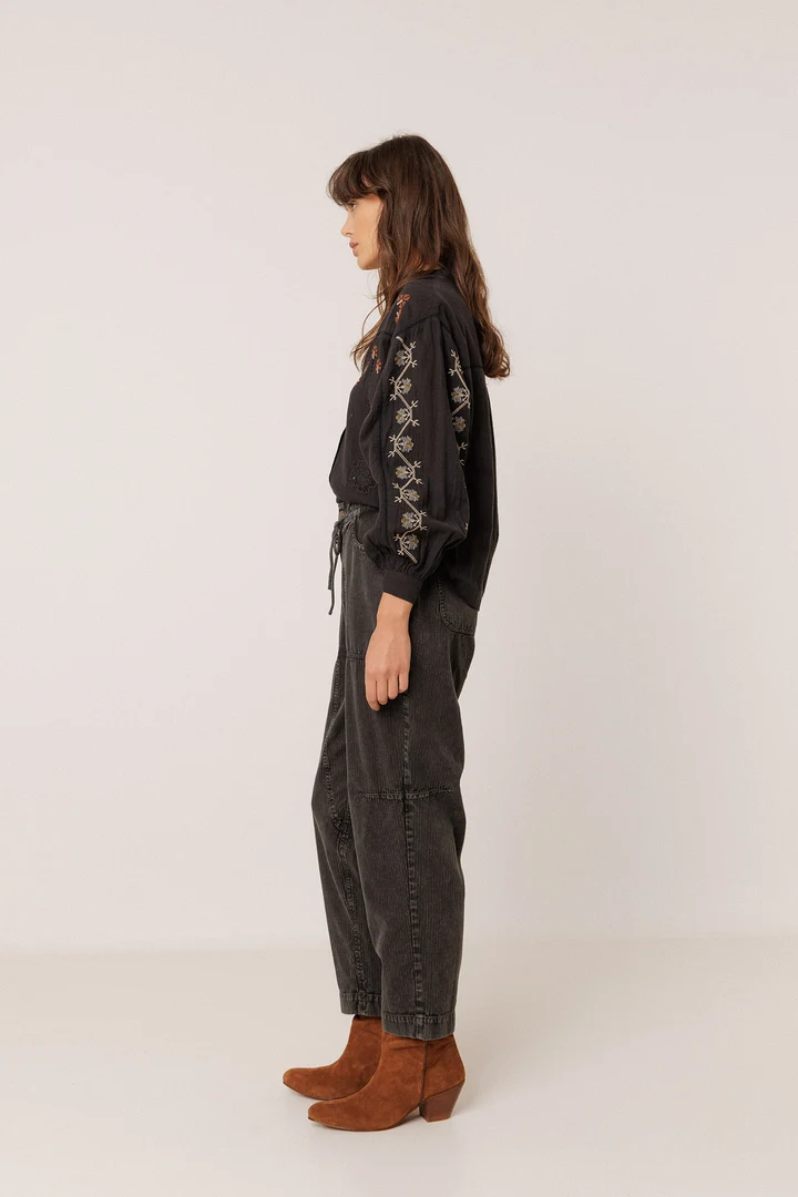 Blouse brodée à manches longues