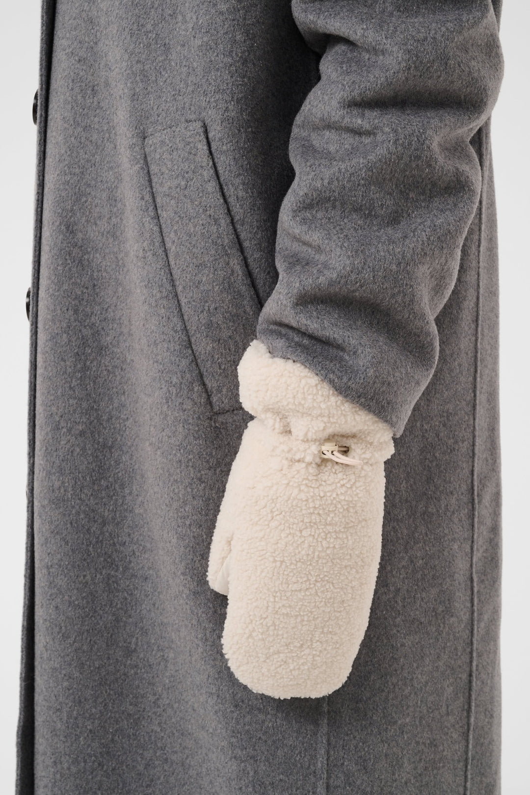 Part Two Saisa sherpa mittens for women