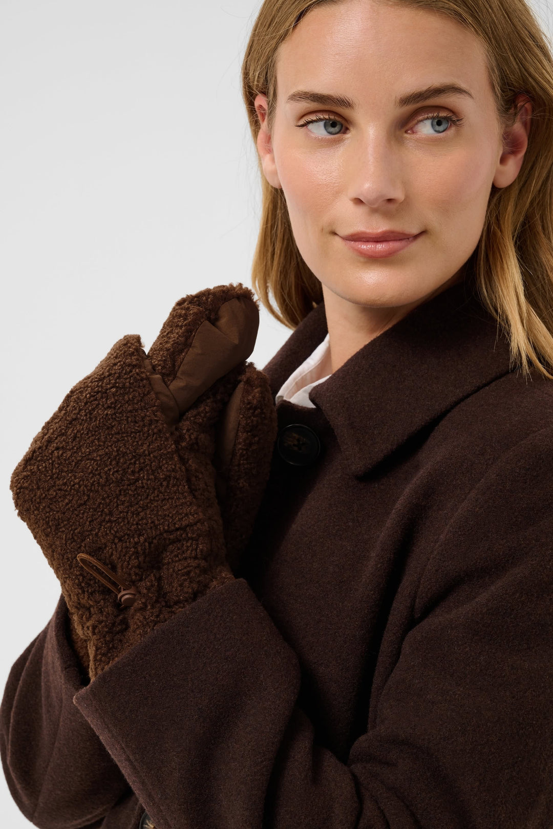 Part Two Saisa sherpa mittens for women