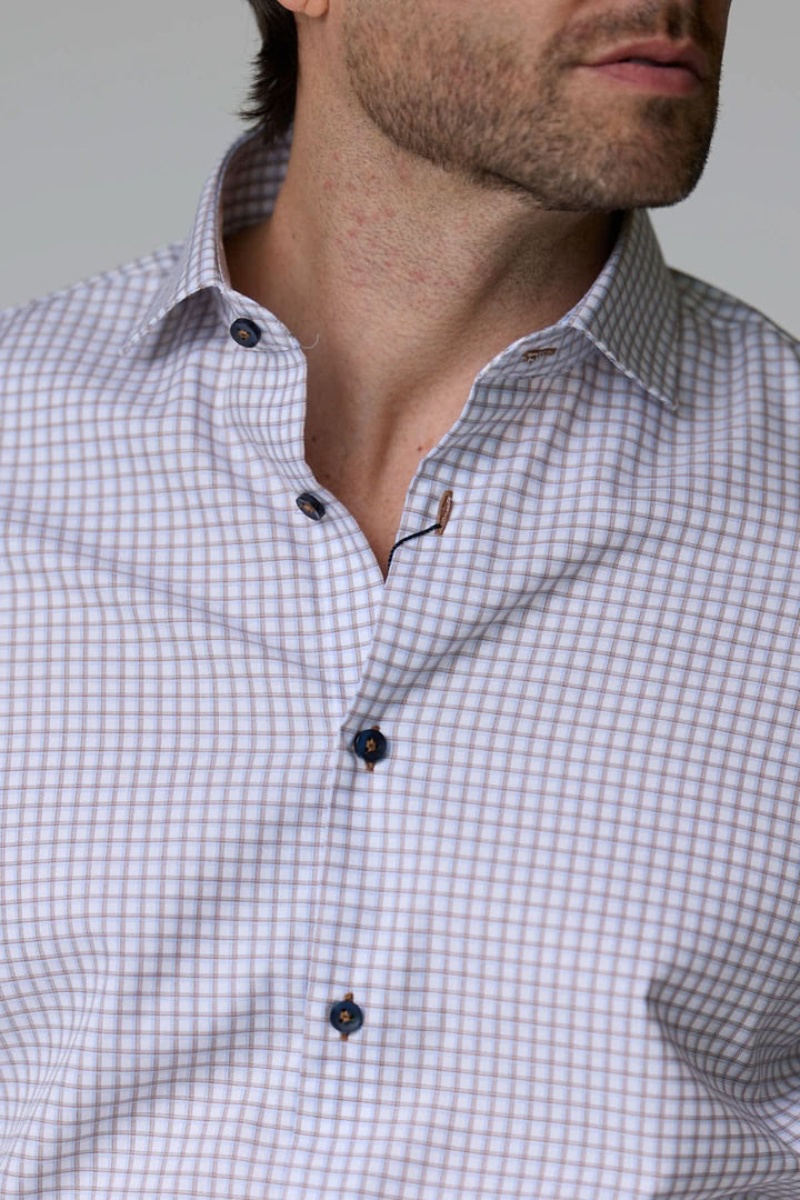 Fitted plaid shirt
