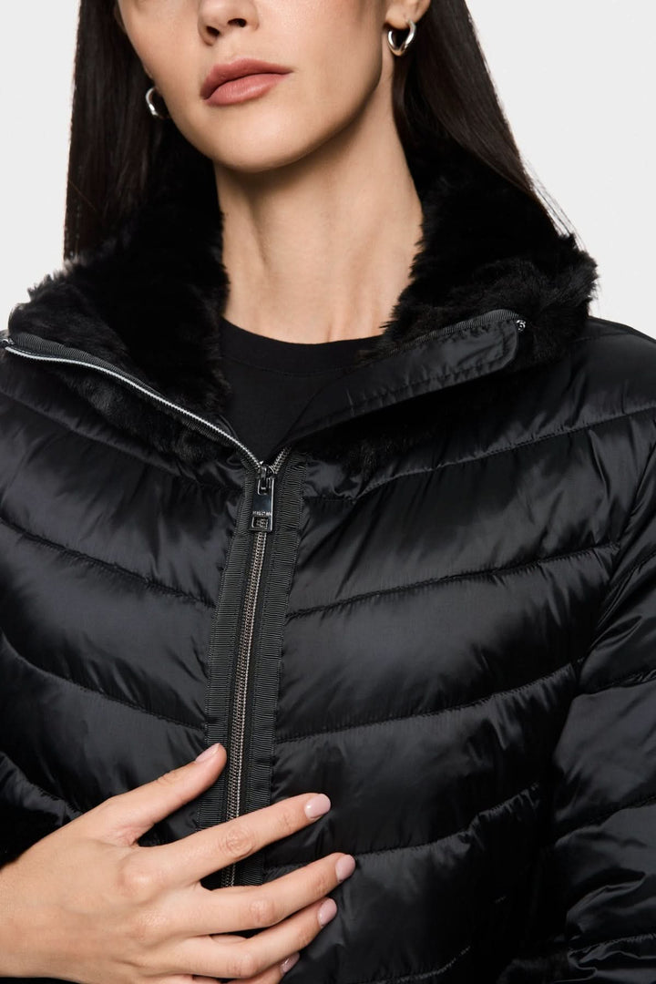 Veste matelassée avec fausse fourrure