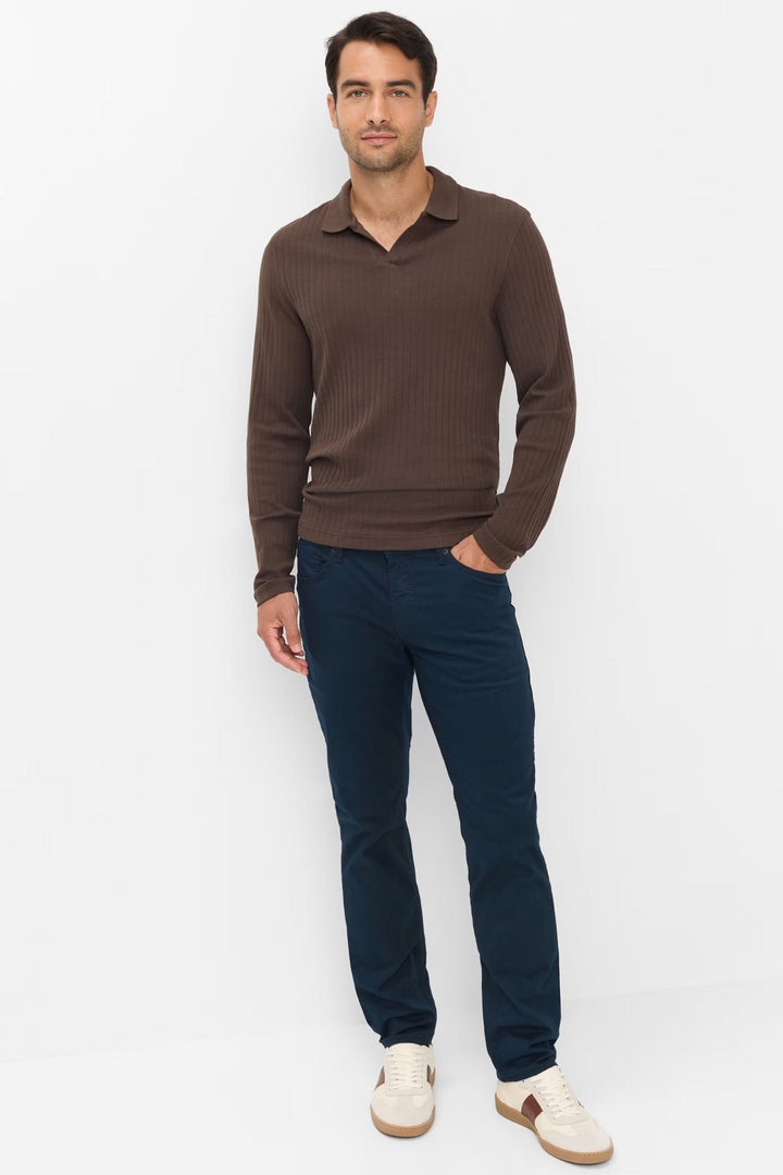 Pantalon chino ajusté vue de face pour homme Brax