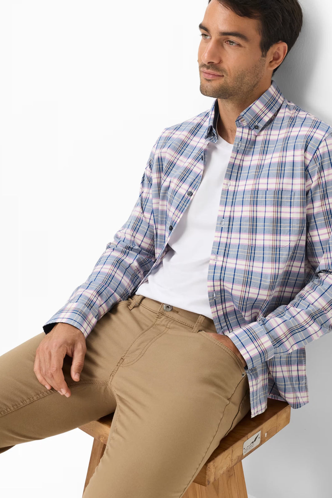 Pantalon chino ajusté vue de face pour homme Brax