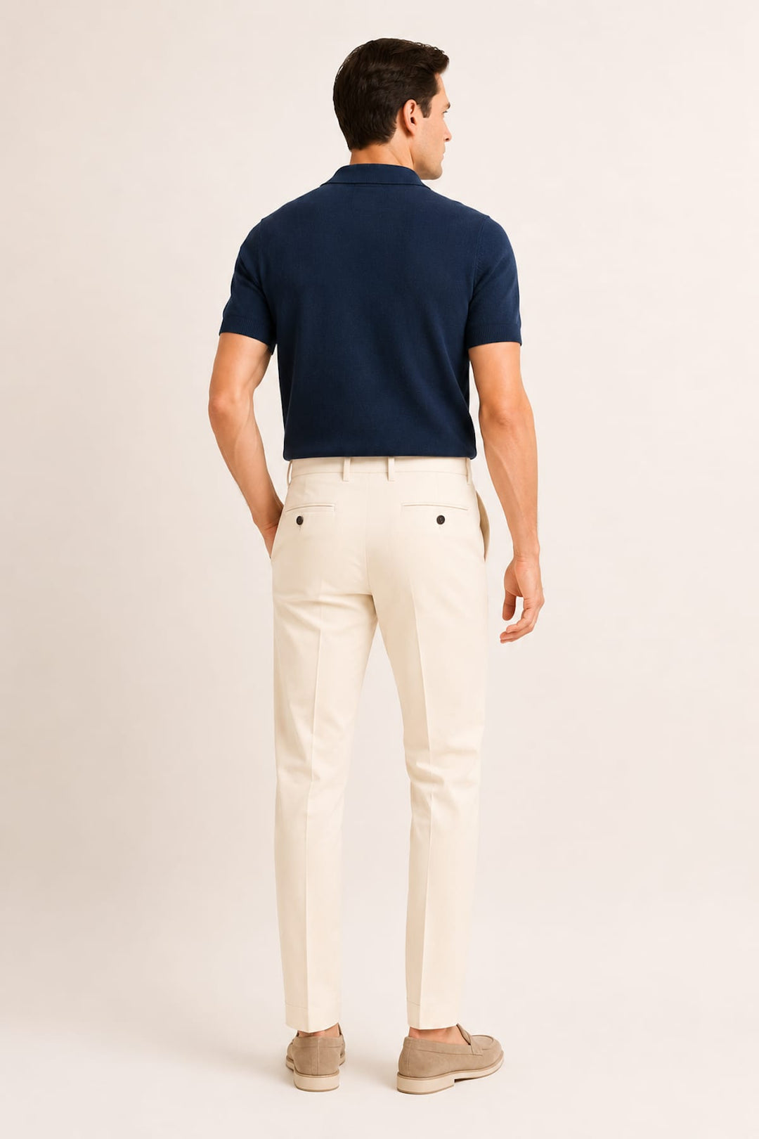 Vue de côté pantalon chino Masons pour homme beige boutons contrastants - Valérie Simon