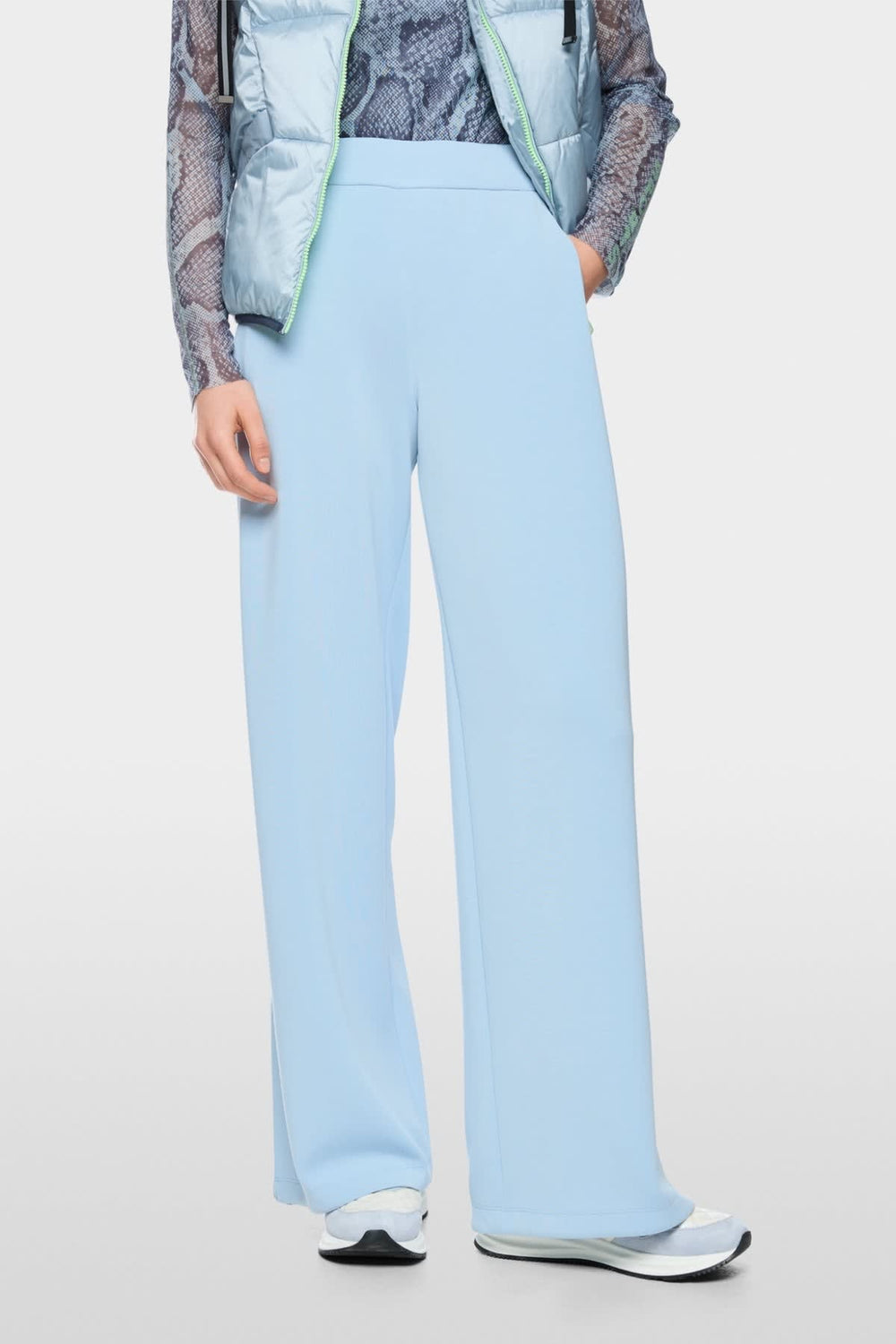 Vue de côté pantalon Wedi Marc Cain femme noir détails rayures Valérie Simon