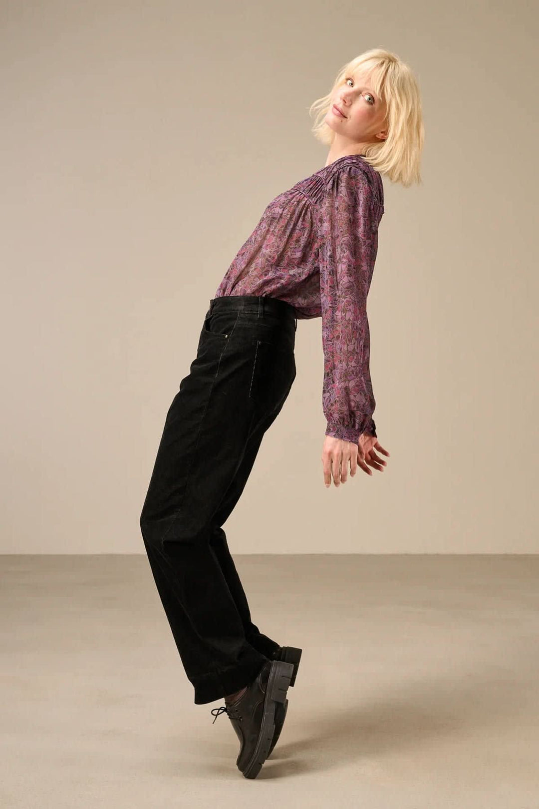 Pantalon en velours côtelé à jambe droite pour femme Nile