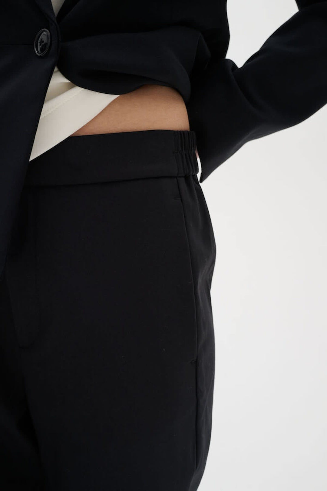 Side view of Zella black dress pants with Inwear pockets for women - Valérie Simon