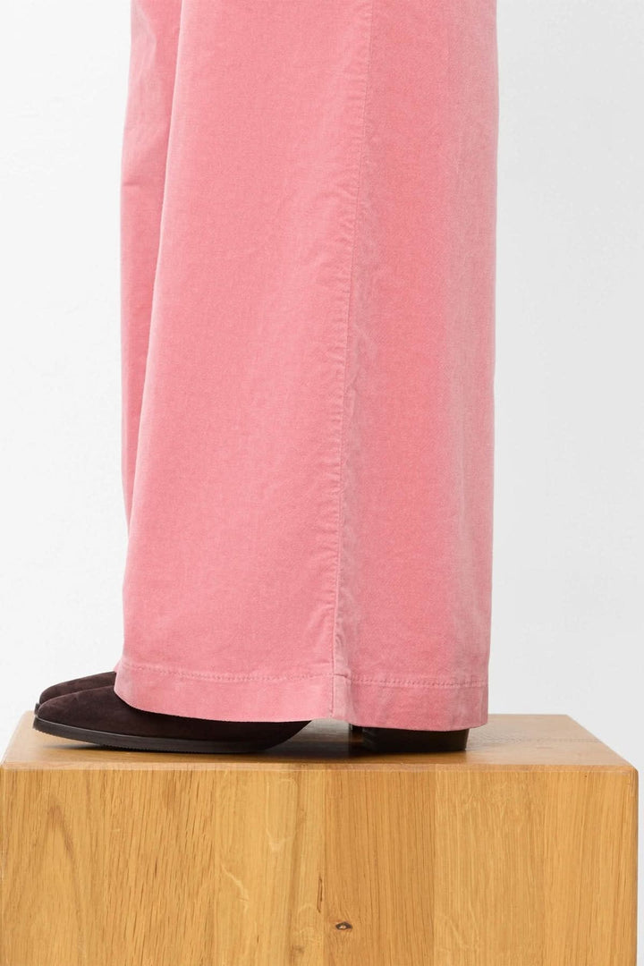 Front view of MAINE women&