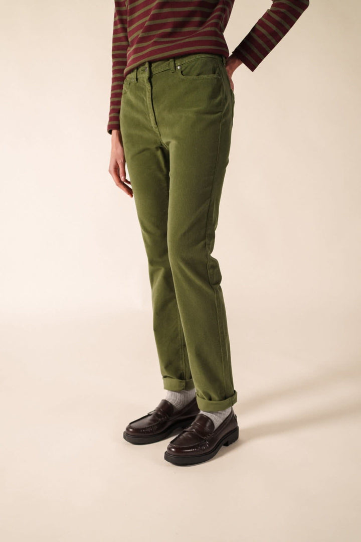 Vue de face pantalon en velours Saint James femme vert avec poches plaquées - Valérie Simon