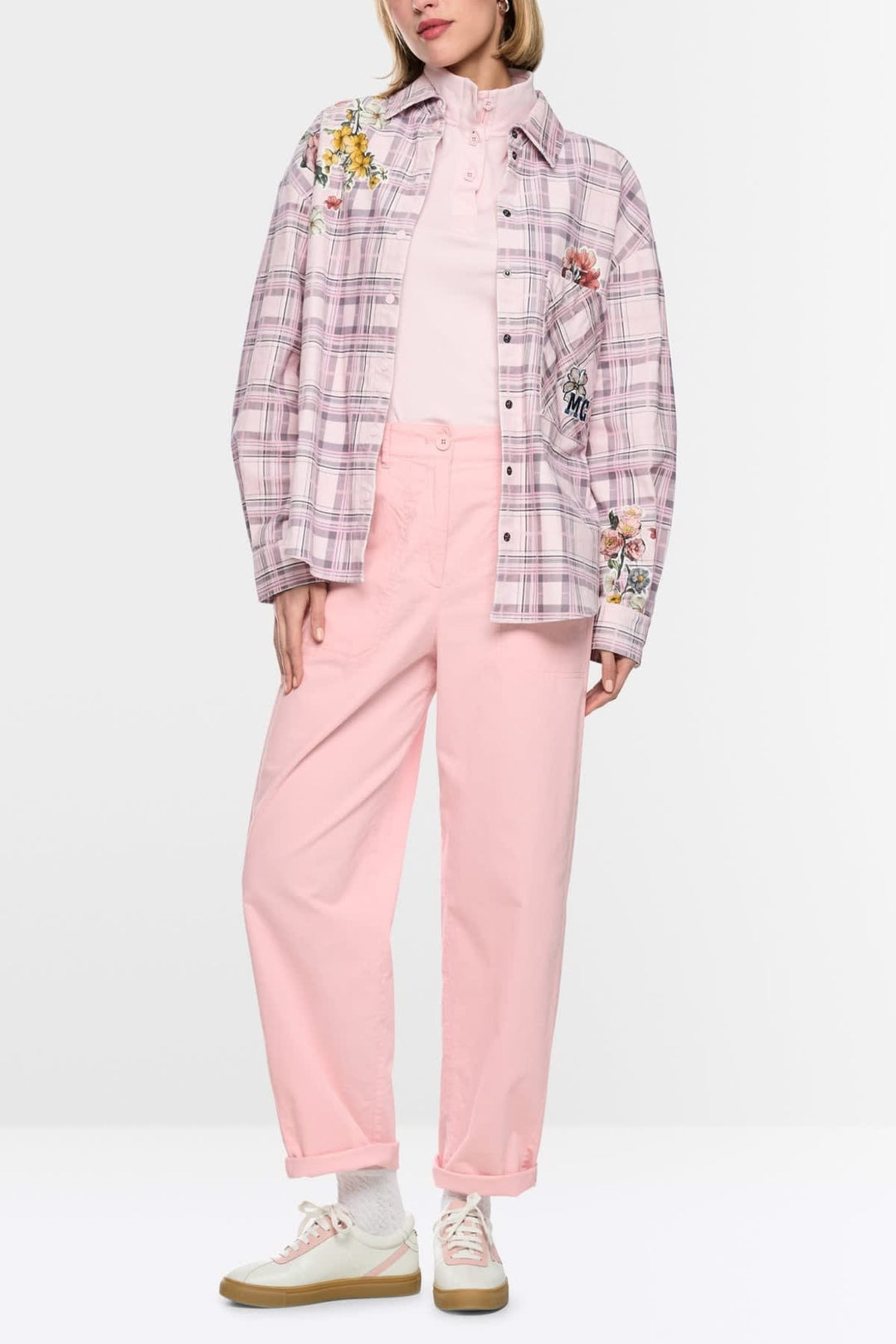 Front view of the Marc Cain women’s brown RUMA corduroy pants with a relaxed Fit