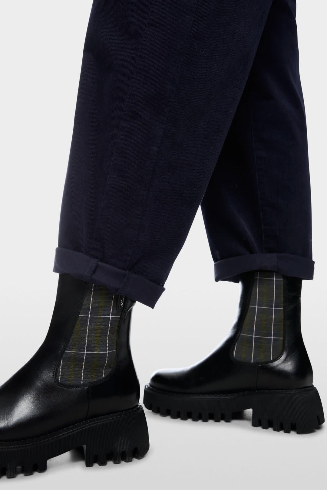 Front view of the Marc Cain women’s RUMA corduroy pants with a relaxed Fit