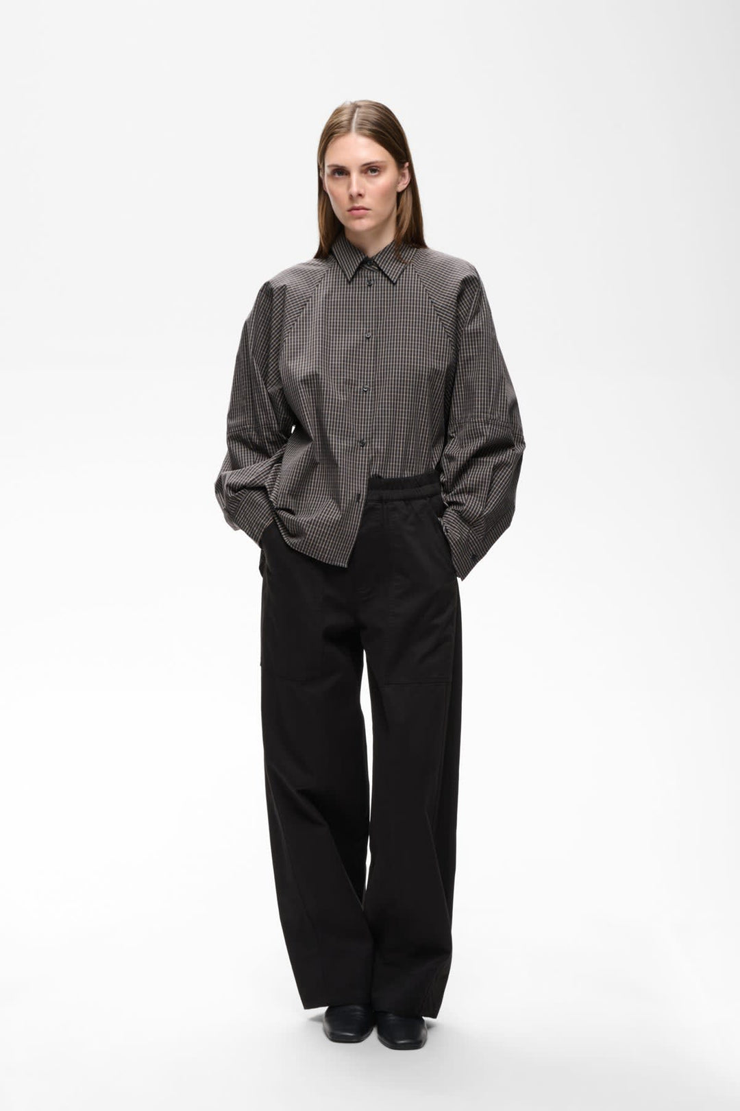 Front view pants Size elastic Haiko Inwear black with elegant pleats - Valérie Simon