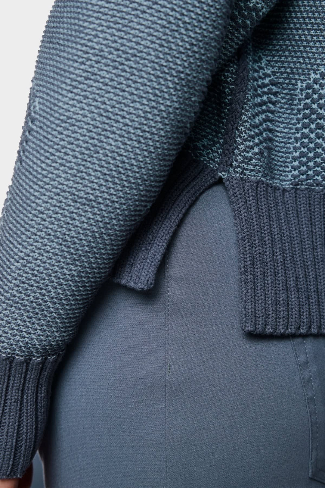 Vue de dos pull en maille Marc Cain pour femme beige avec détail tressé - Valérie Simon
