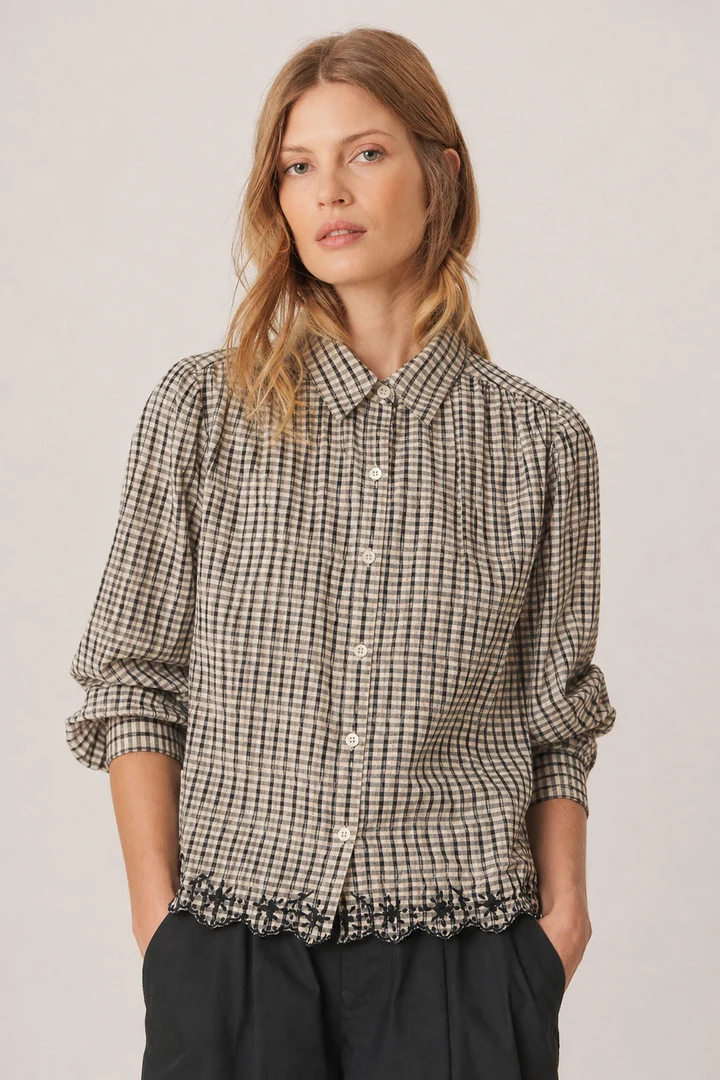 Blouse à carreaux brodée