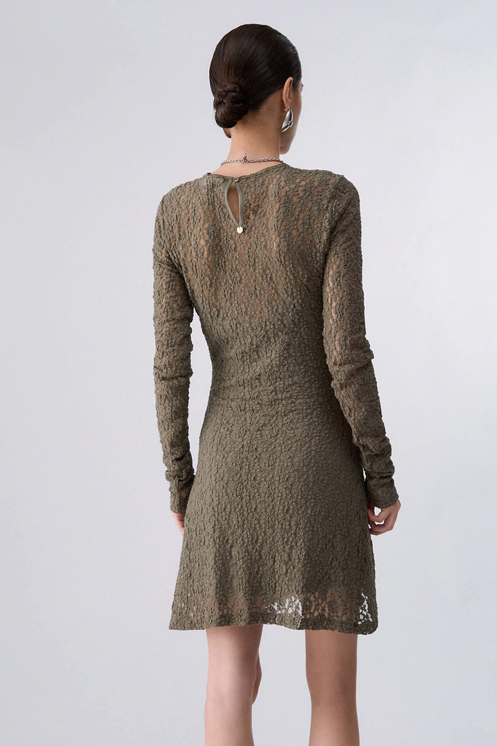 Robe courte en dentelle à détail bijou pour femme liujo