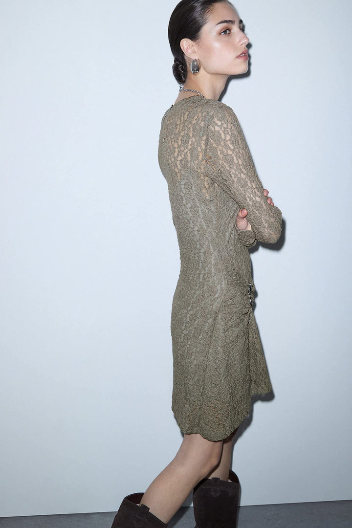 Robe courte en dentelle à détail bijou pour femme liujo