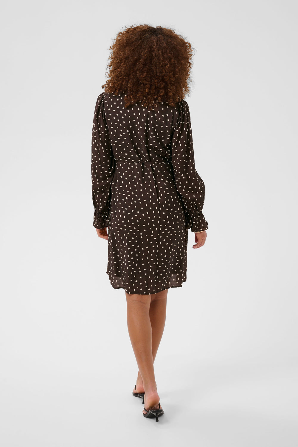 Vue latérale robe courte à pois Kaffe noire femme - Valérie Simon
